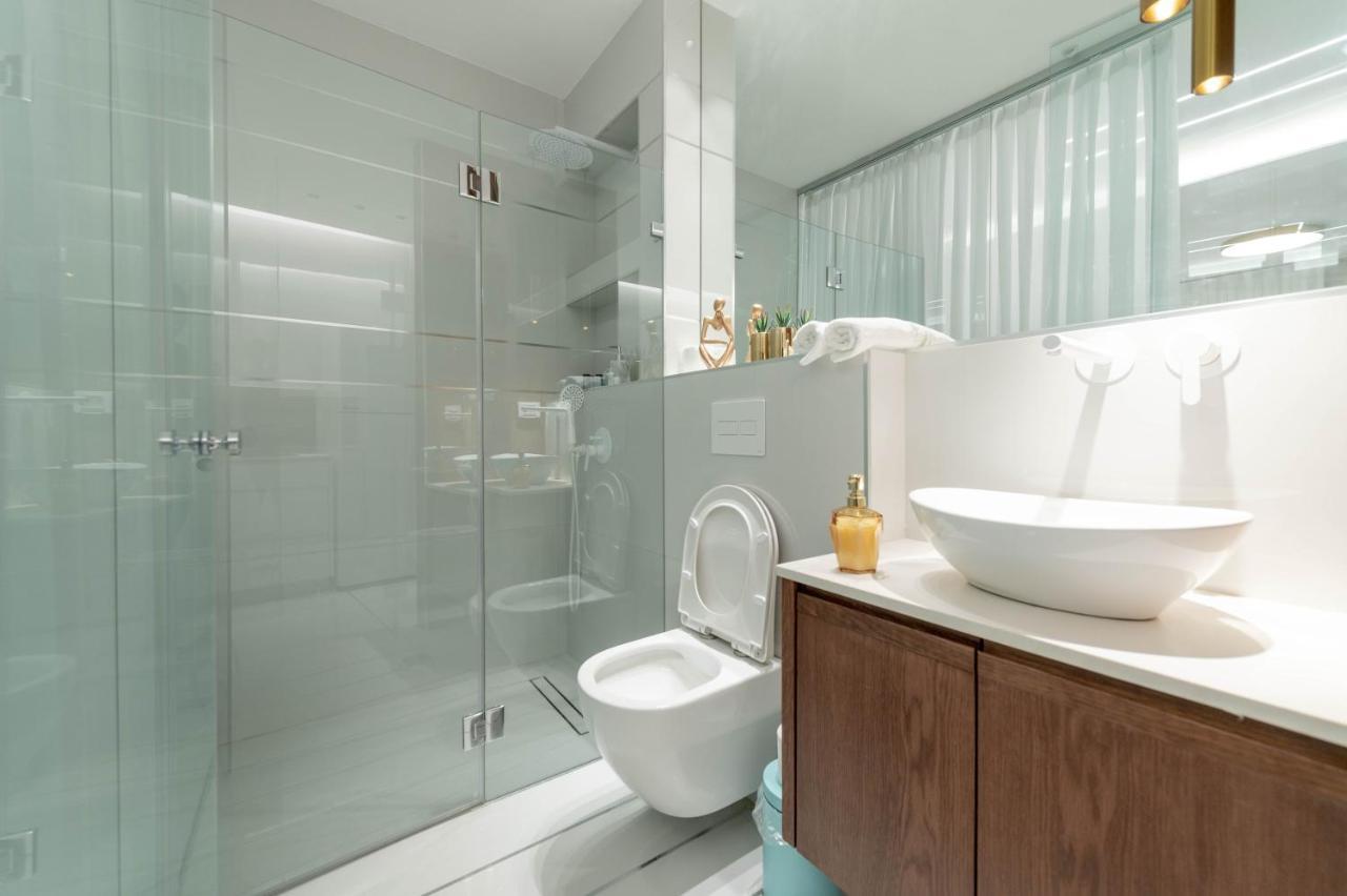 Colors Suites In Нетания Экстерьер фото