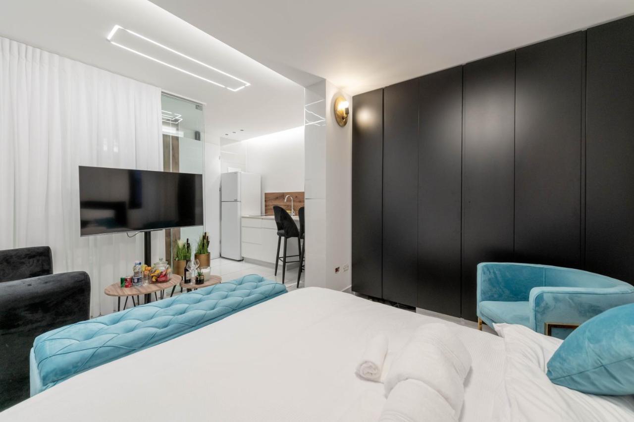 Colors Suites In Нетания Экстерьер фото