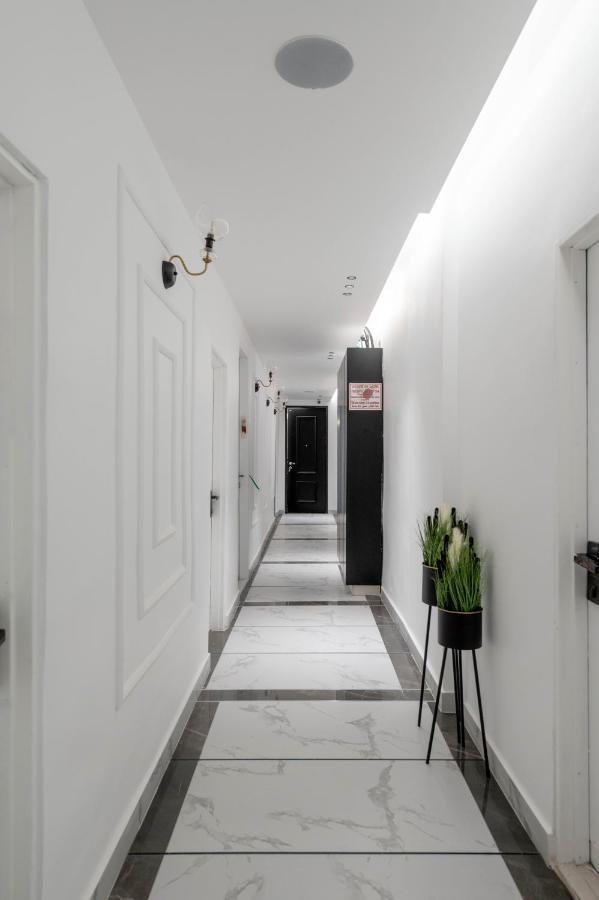 Colors Suites In Нетания Экстерьер фото
