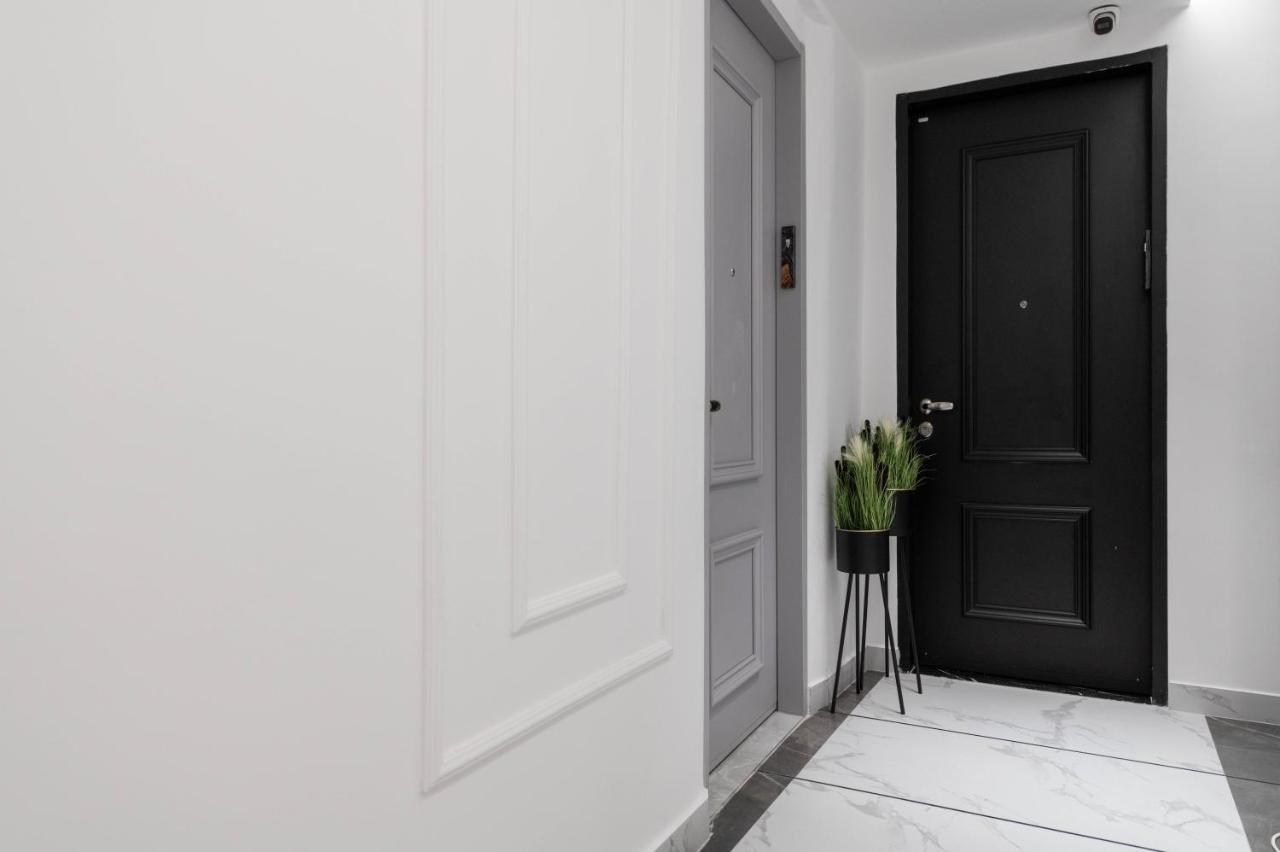 Colors Suites In Нетания Экстерьер фото