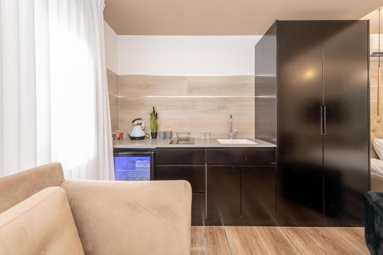 Colors Suites In Нетания Экстерьер фото