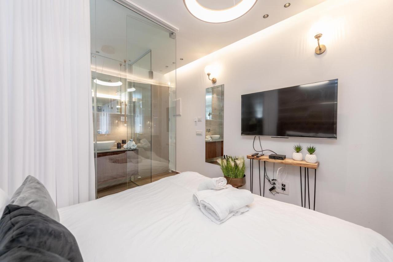 Colors Suites In Нетания Экстерьер фото