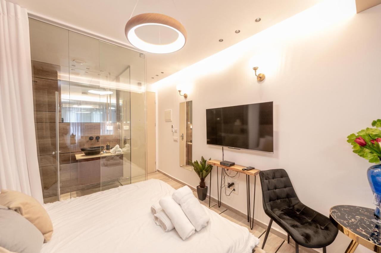 Colors Suites In Нетания Экстерьер фото
